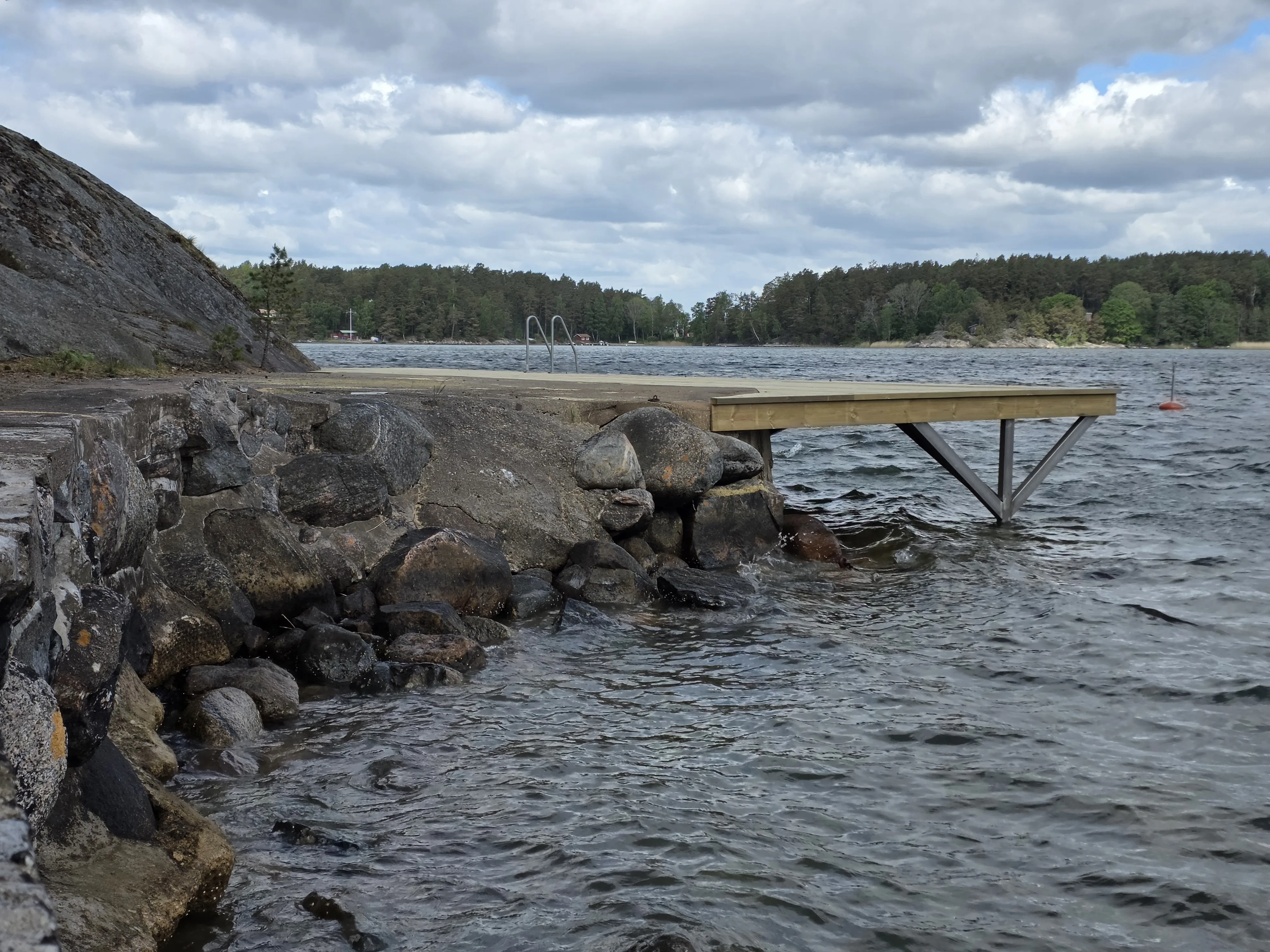 Färdig stenkista brygga på Djurö i Stockholms skärgård Färdig stenkista brygga på Djurö i Stockholms skärgård