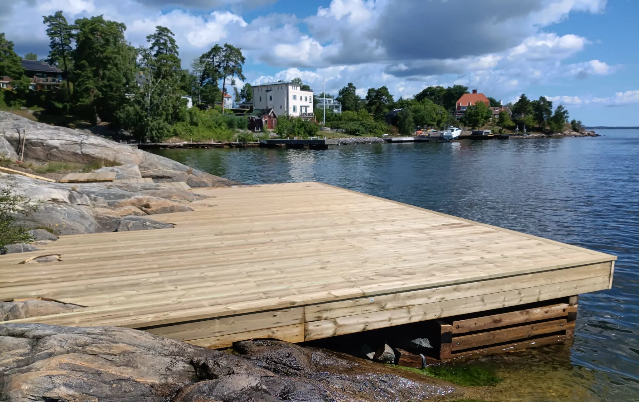 Trädäck och brygga på Lidingö Trädäck och brygga på Lidingö